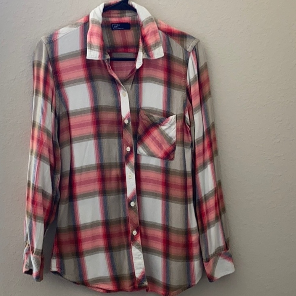 GAP Women’s Super Soft long-sleeve plaid top!